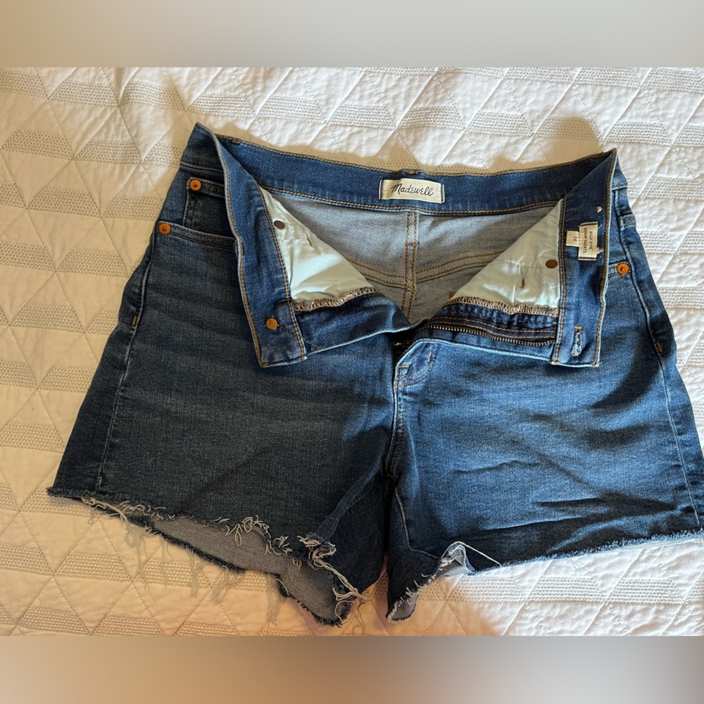 Women’s Madewell denim shorts, size 28